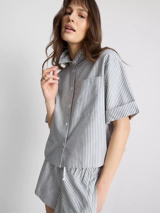 Kort, boksformet oxfordshorts med korte ermer
