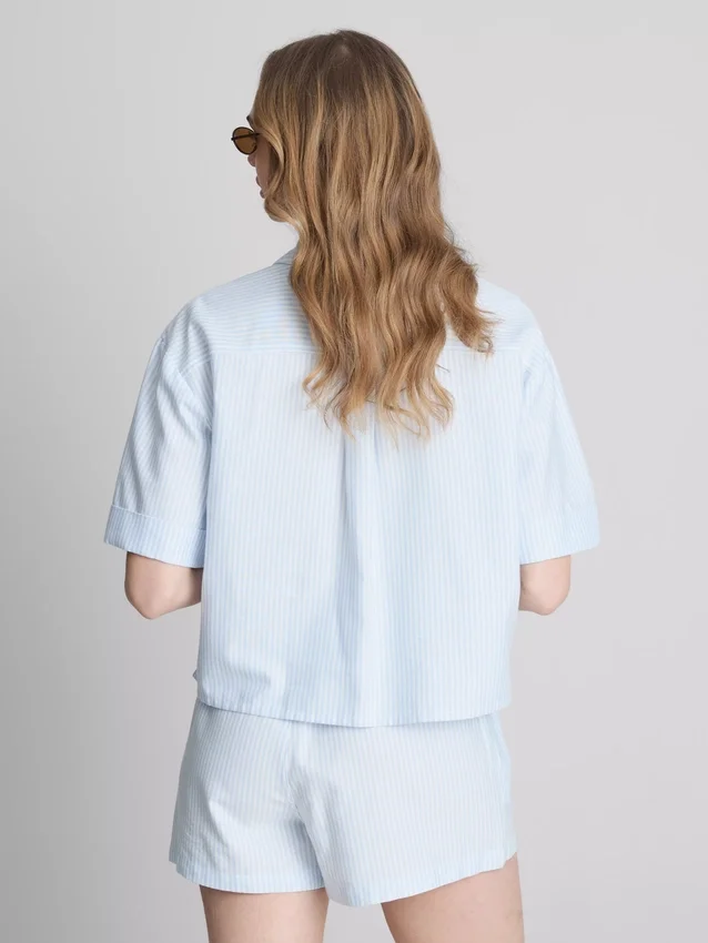 Kort, boksformet oxfordshorts med korte ermer
