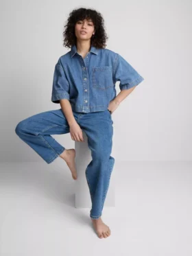 Kort, boksformet skjorte i bomullsdenim