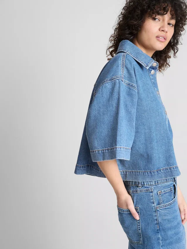 Kort, boksformet skjorte i bomullsdenim