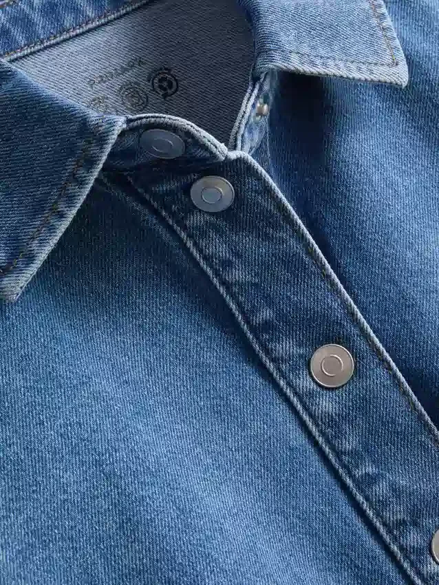 Kort, boksformet skjorte i bomullsdenim
