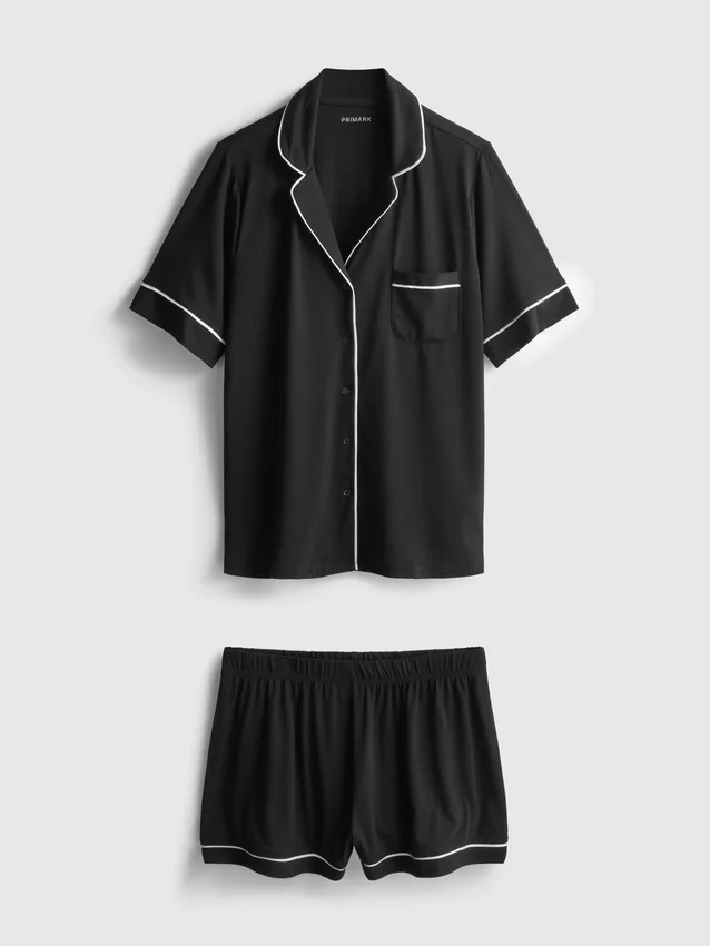 Kort pysjamas i boyfriend-stil