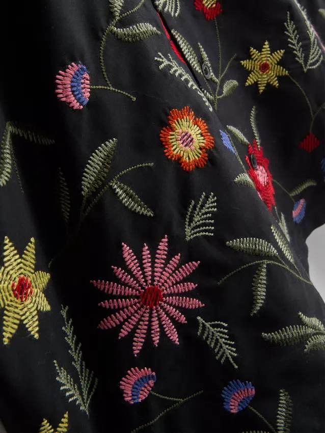 Kortærmet brodert skjorte