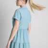 Kortærmet minikjole med lag-på-lag-design