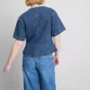 Kortærmet topp i bomullsdenim med innsvingt midje