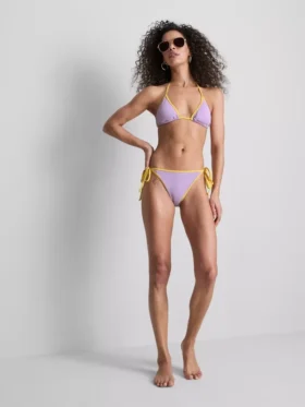 Krummet kontrast-triangel-bikinitopp