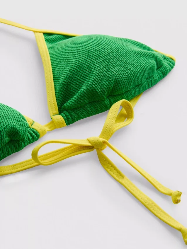 Krummet kontrast-triangel-bikinitopp