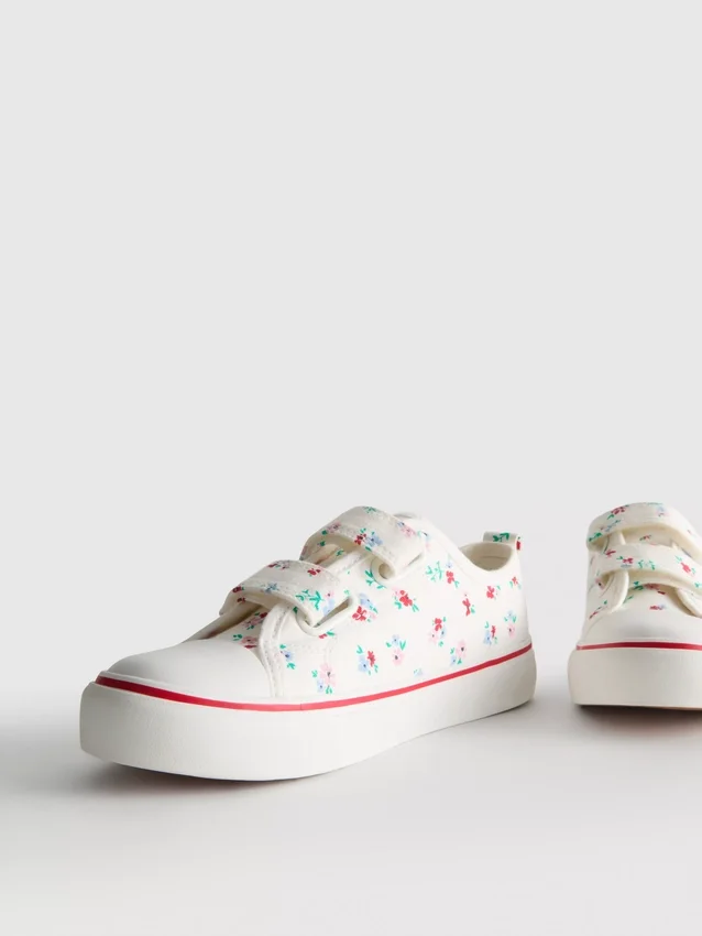 Lavt snøringssneakers i lerret med blomstermønster