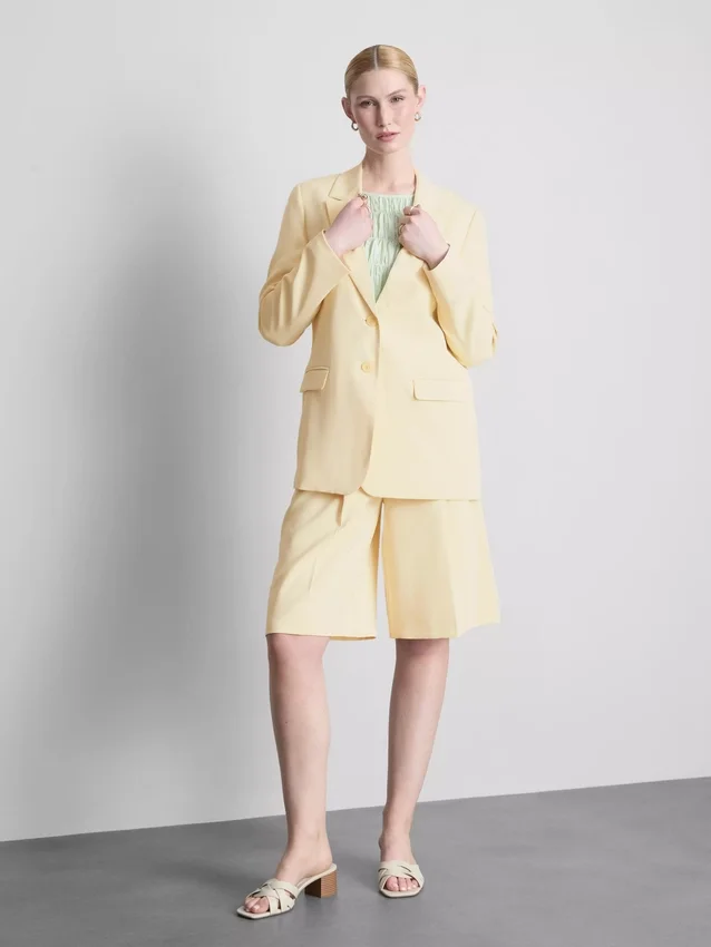 Lila blazer med én rad knapper