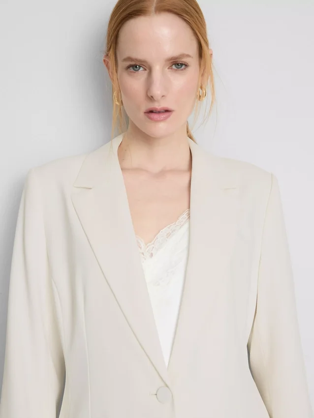 Lila blazer med én rad knapper