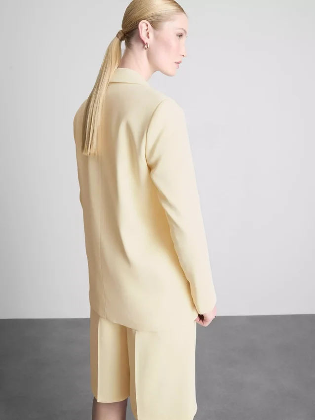 Lila blazer med én rad knapper