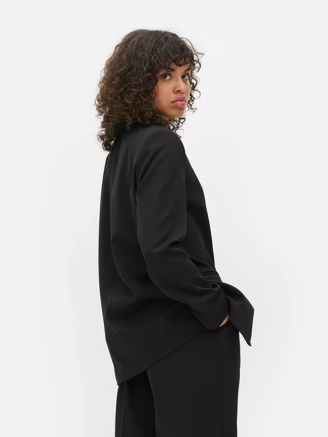 Lila blazer med én rad knapper