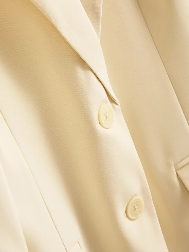 Lila blazer med én rad knapper