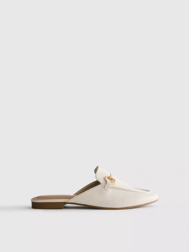 Loafers i imitert skinn med snaffle-bit-spenner