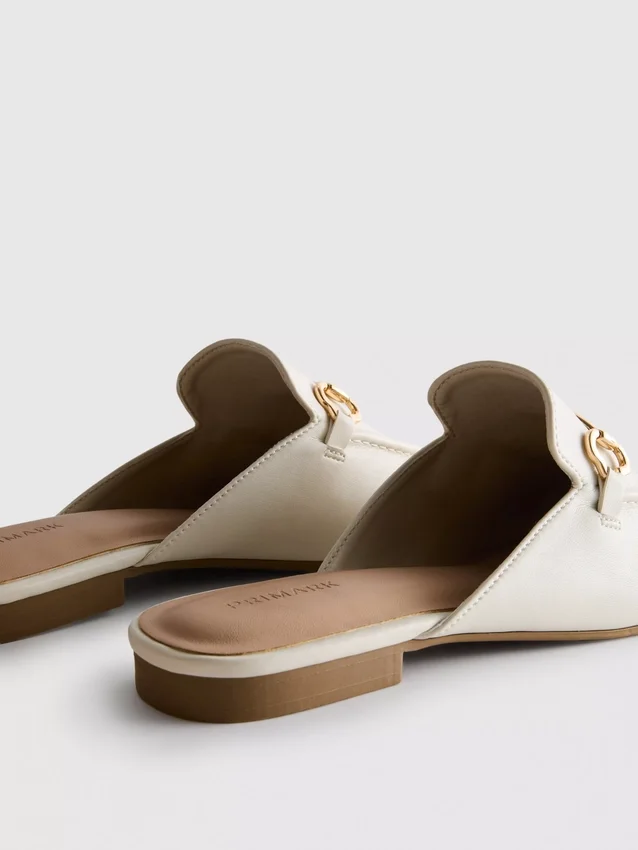 Loafers i imitert skinn med snaffle-bit-spenner