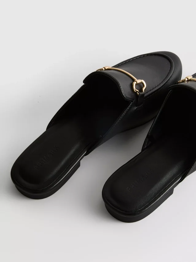 Loafers i imitert skinn med snaffle-bit-spenner