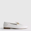 Loafers i kunstlær med laserskåret snaffle-bit