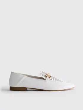 Loafers i kunstlær med laserskåret snaffle-bit