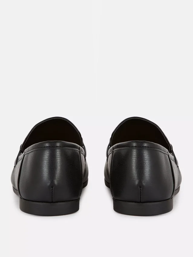Loafers i kunstlær med snaffle-detaljer