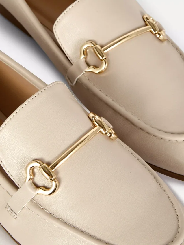 Loafers i kunstlær med snaffle-detaljer