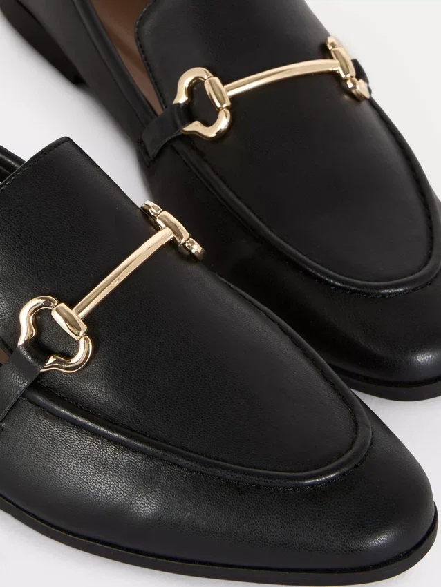 Loafers i kunstlær med snaffle-detaljer