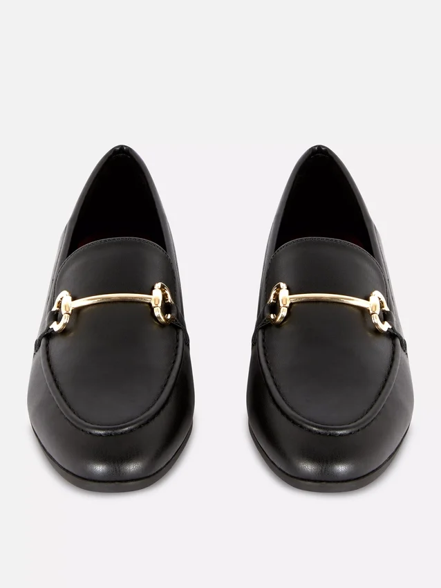Loafers i kunstlær med spenne