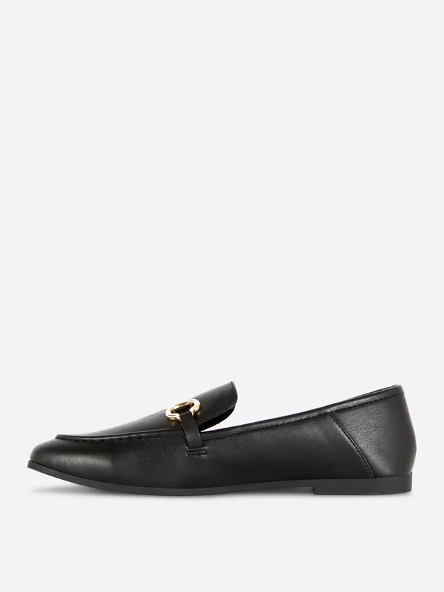 Loafers i kunstlær med spenne