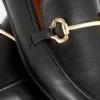 Loafers i kunstlær med spenne