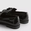 Loafers med bred passform i lakkskinn