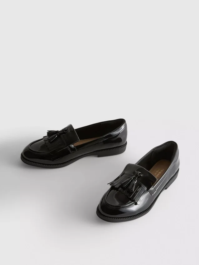 Loafers med bred passform i lakkskinn