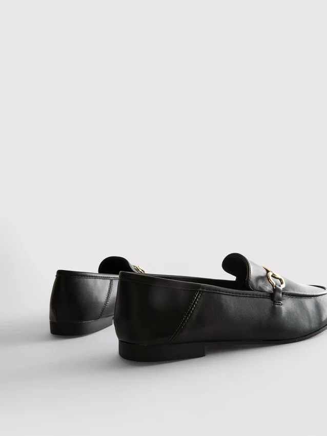 Loafers med snaffle-detalj