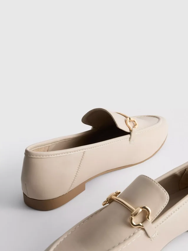 Loafers med snaffle-detalj