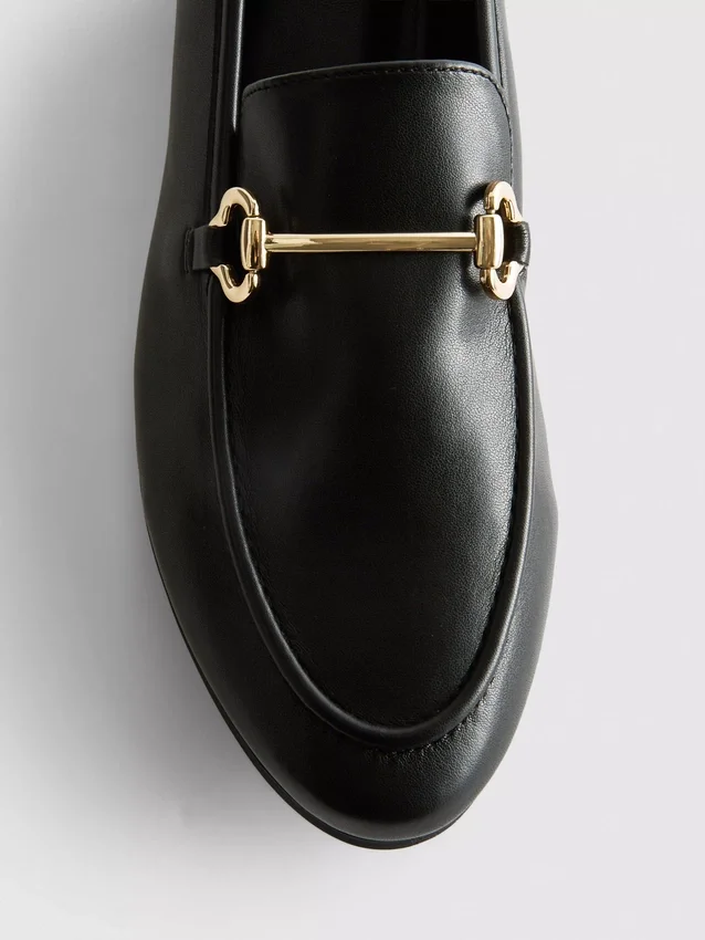 Loafers med snaffle-detalj