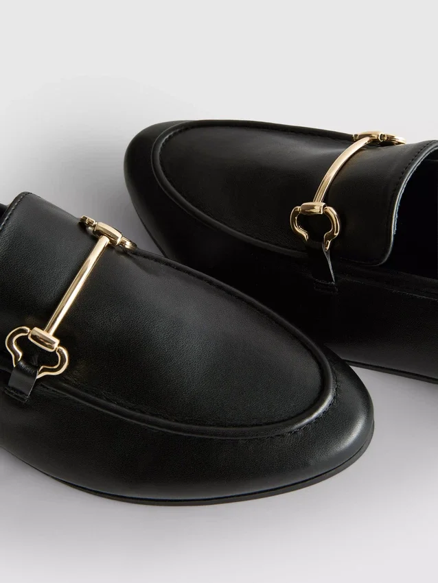 Loafers med snaffle-detalj