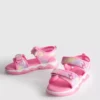 Lysende trekker-sandaler