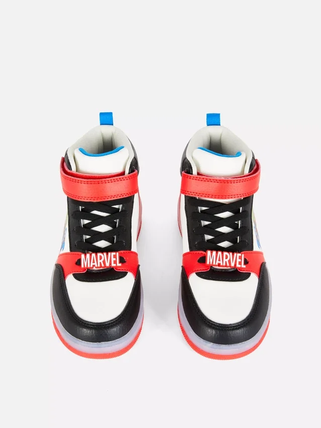 Marvel-sneakers med lysende høy skaft
