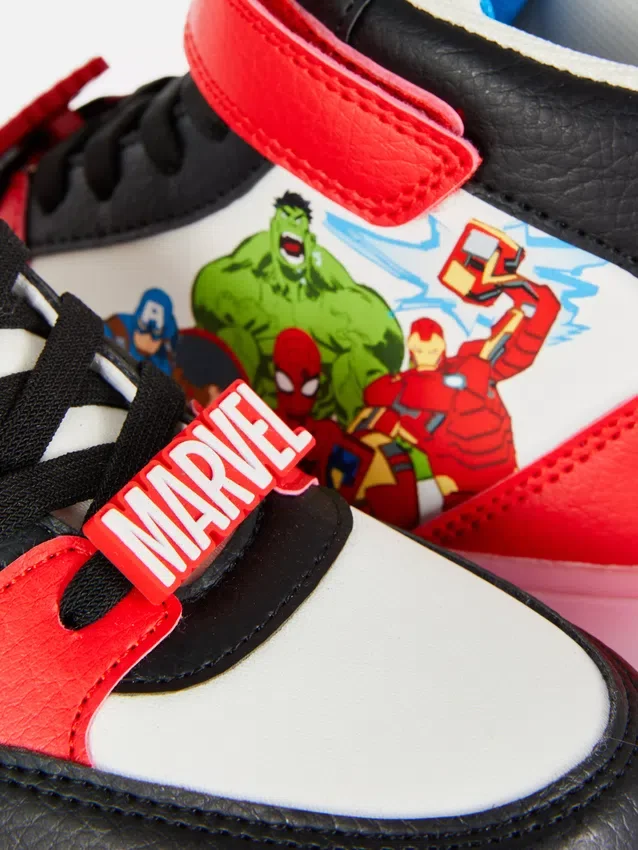 Marvel-sneakers med lysende høy skaft