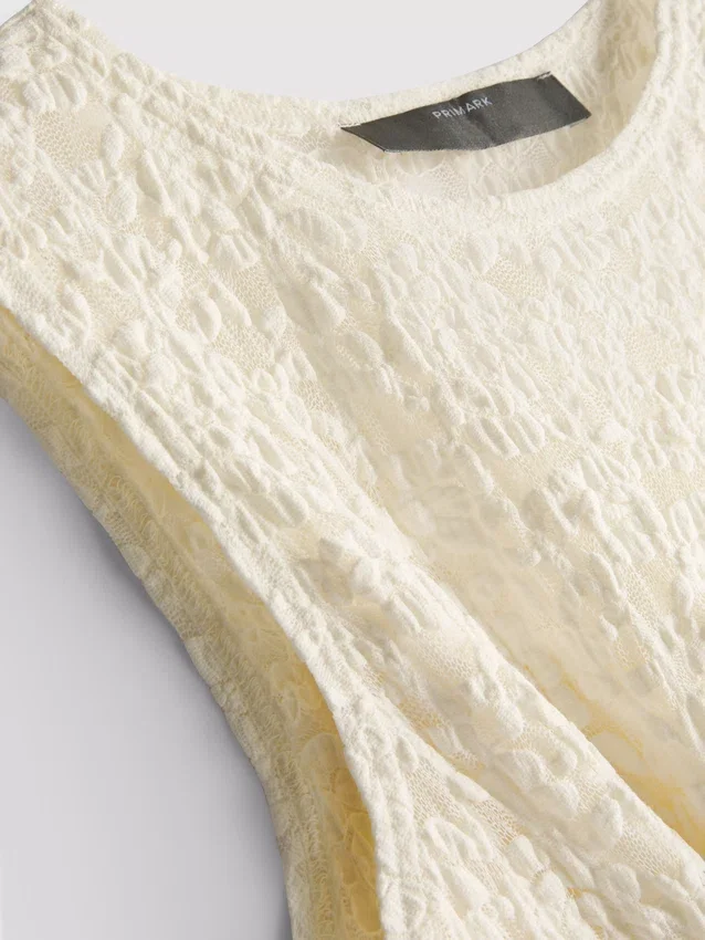 Maxikjole i elastisk blonder