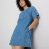 Mini-shiftkjole i bomullsdenim