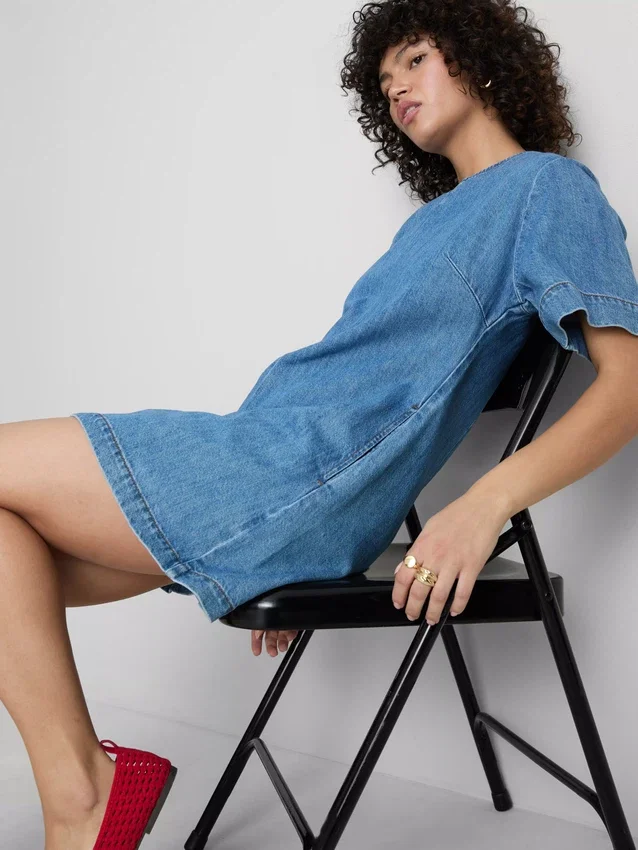 Mini-shiftkjole i bomullsdenim