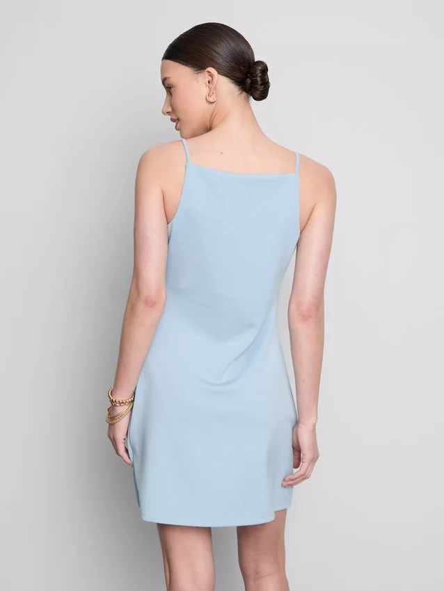 Minikjole med firkantet hals