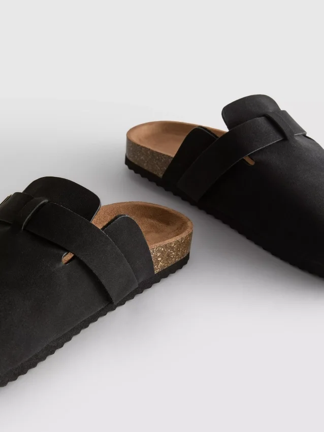 Mule-tøfler med lukket tå