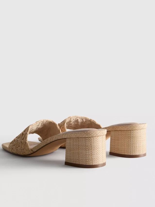 Mules med blokkhæl i raffia