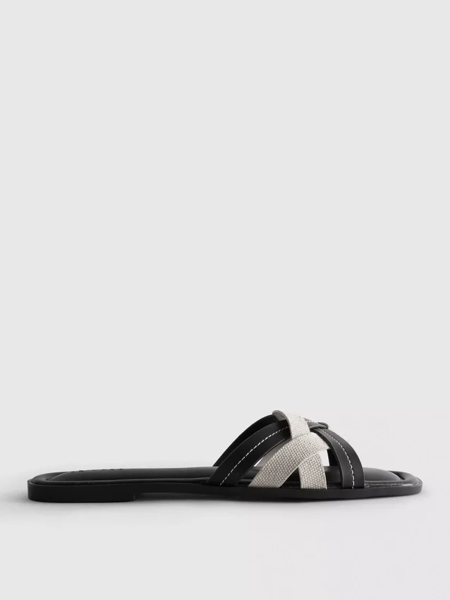 Mules med flettede stropper