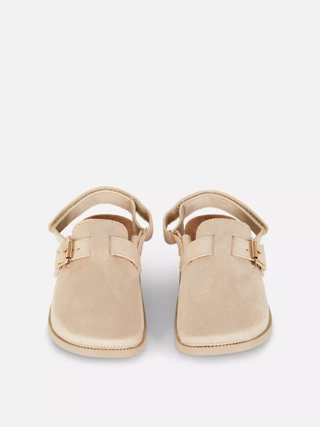 Mulesandaler med lukket tå