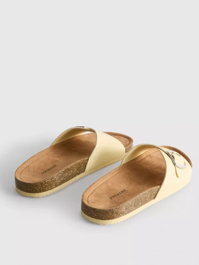 Mulesandaler med spenne