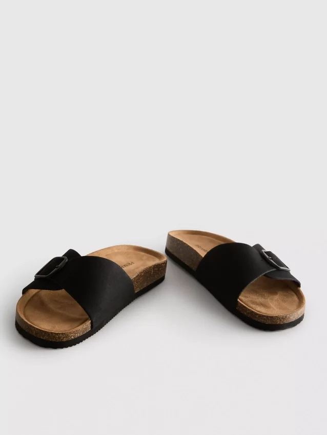 Mulesandaler med spenne