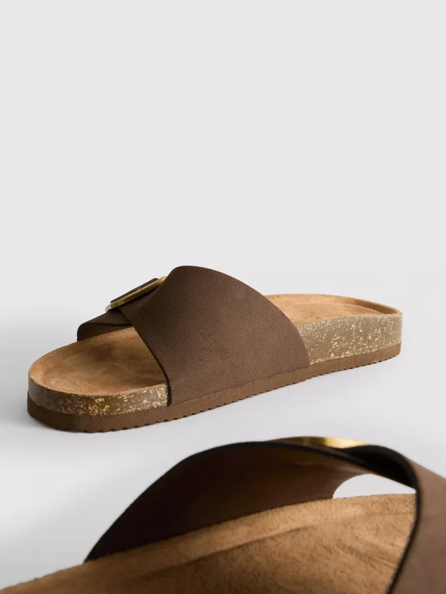 Mulesandaler med spenne