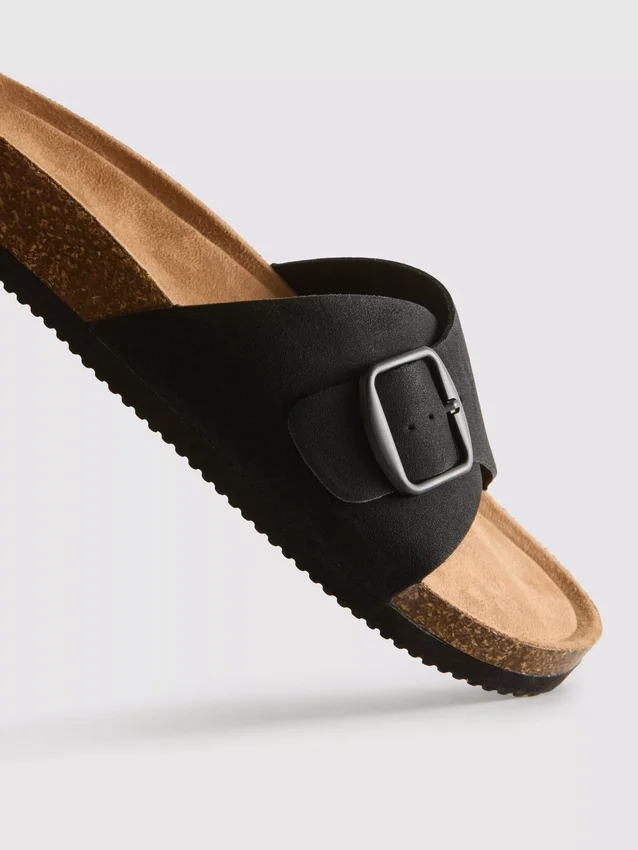 Mulesandaler med spenne