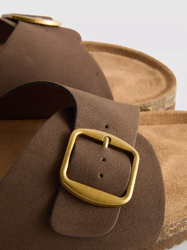 Mulesandaler med spenne